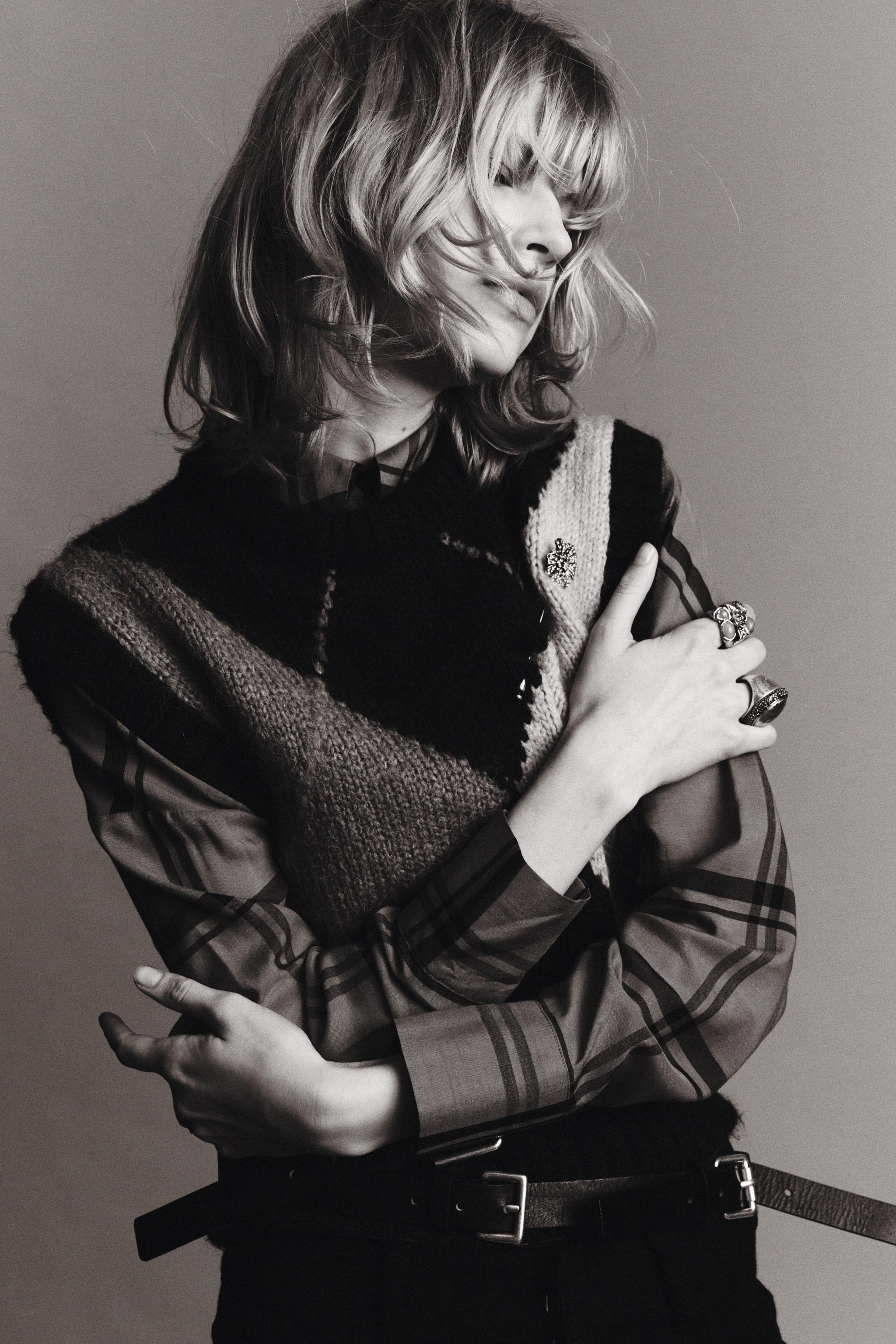 SPARKLY FLORAL PIN BROOCH